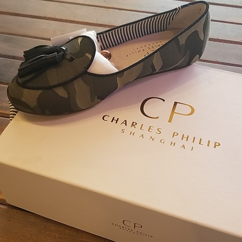 NIB Charles Philip military green camo OLI